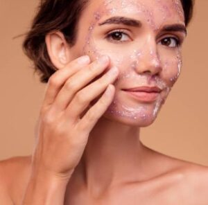 Recettes de gommage visage maison : 5 exfoliants naturels pour une peau éclatante