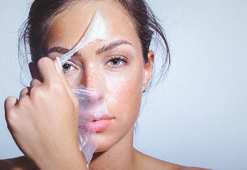 Recettes de gommage visage maison : 5 exfoliants naturels pour une peau éclatante